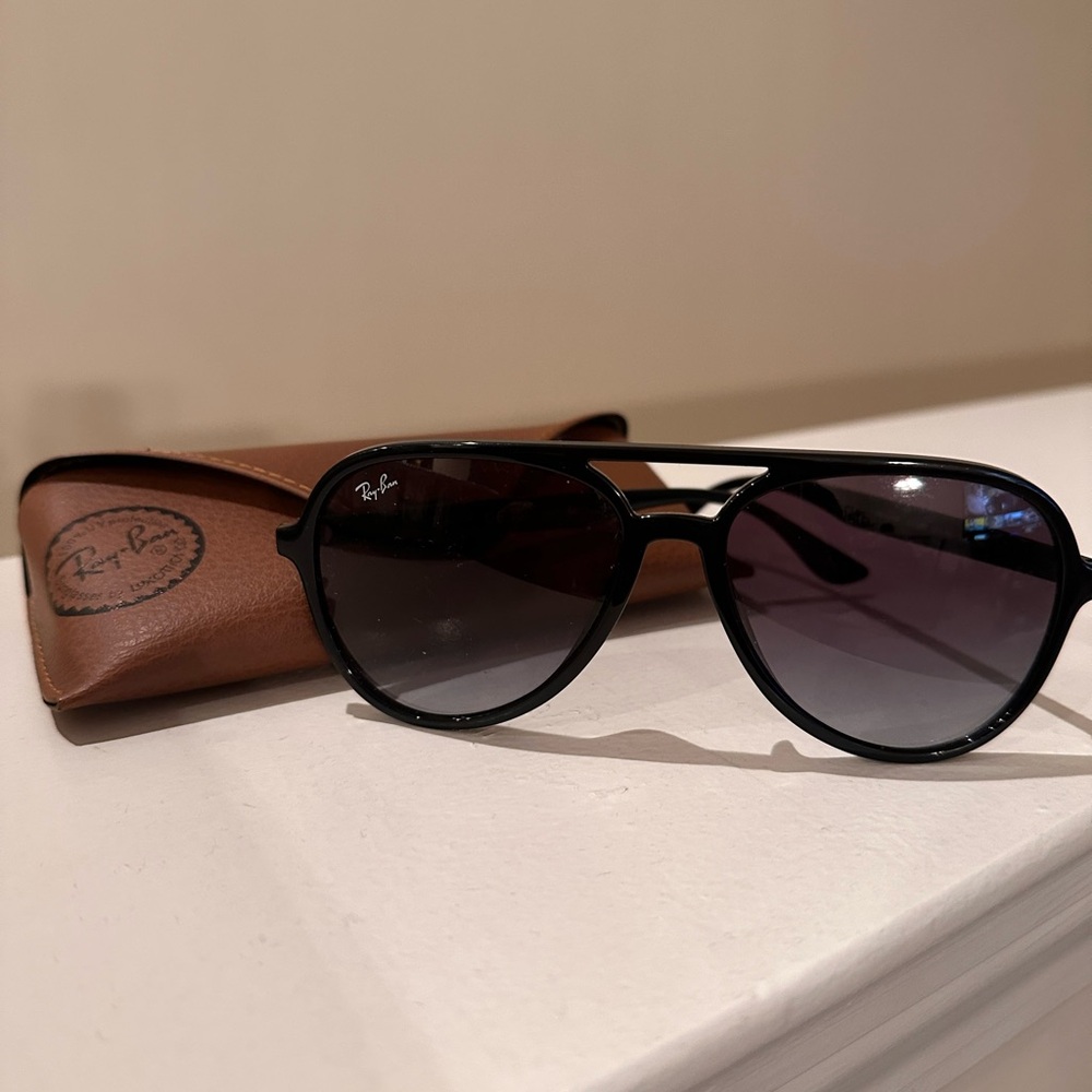 Ray-Ban Black Frame Gradient Smoke Lens Aviator Sunglasses